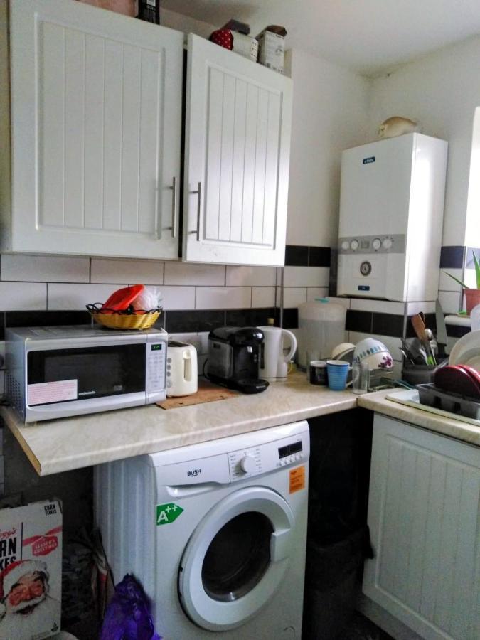 Comfortable Double Bedroom In London Хорнчерч Экстерьер фото